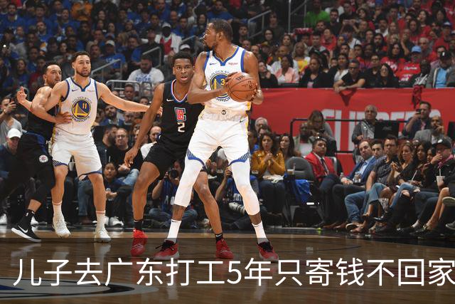 儿子去广东打工5年只寄钱不回家，老两口坐十几个小时火车去看他